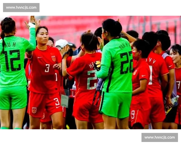 中国女足鏖战韩国展现坚韧拼搏精神引发球迷热议 中国女足鏖战韩国展现坚韧拼搏精神引发球迷热议